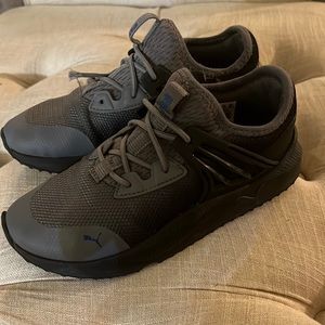 Puma slip on sneakers kid! Size 1.5